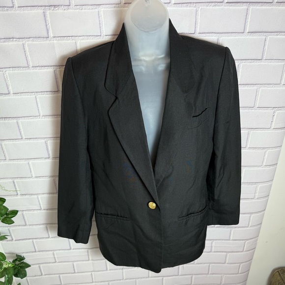 TALBOTS black Blazer with Notched Lapels and Tailored Silhouette/size 4P - Picture 7 of 8